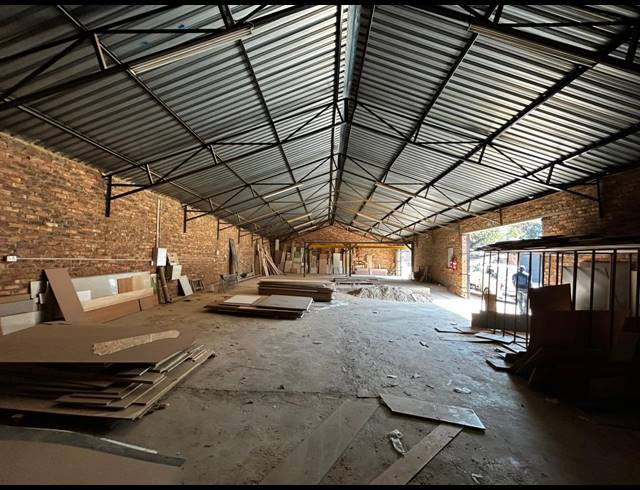 2,800M² WAREHOUSE TO LET IN KEW